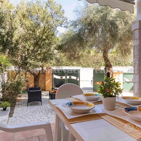 Holiday home Villino Nicole, 150m Baia 6 Posti Gallipoli