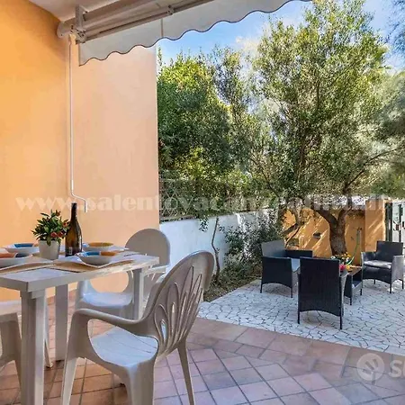 Villino Nicole, 150m Baia 6 Posti Holiday home *