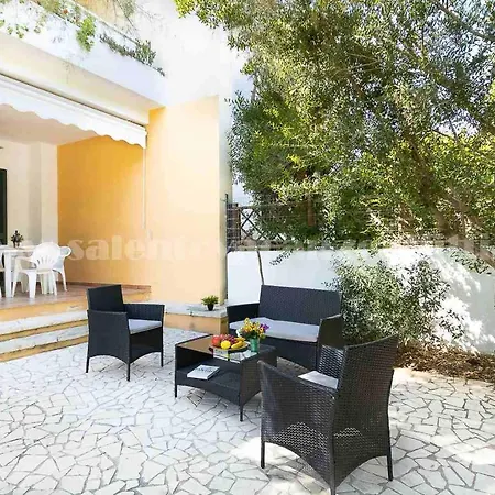 Villino Nicole, 150m Baia 6 Posti Holiday home