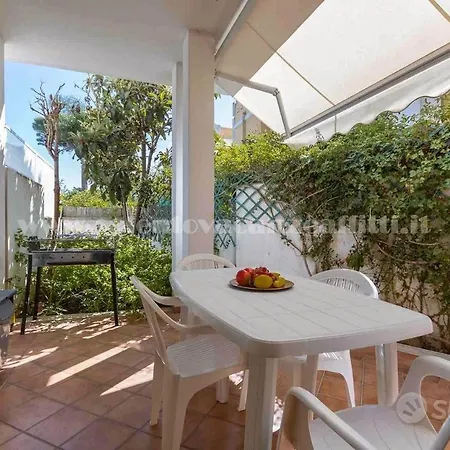 Villino Nicole, 150m Baia 6 Posti Holiday home *