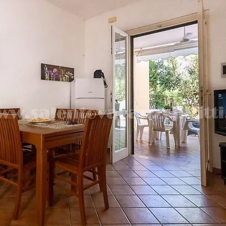 Villino Nicole, 150m Baia 6 Posti Holiday home