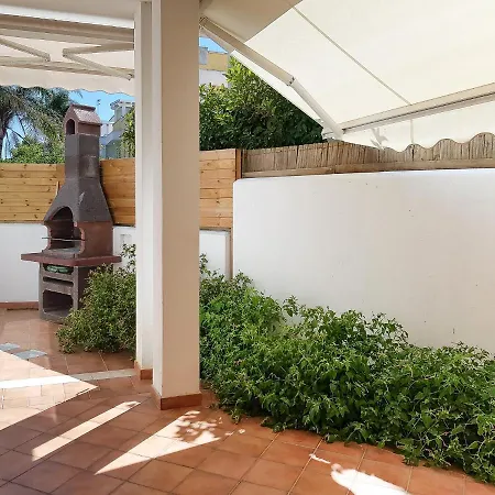 Villino Nicole, 150m Baia 6 Posti Holiday home