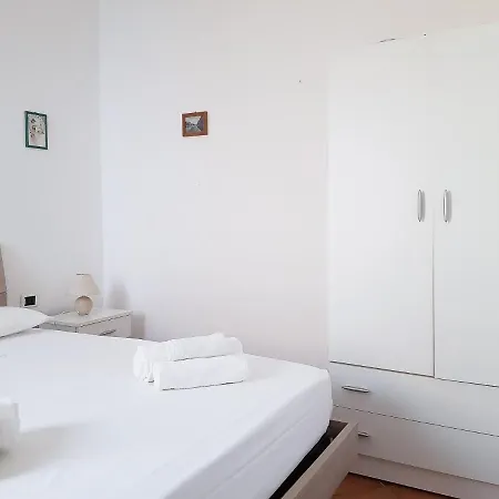 Villino Nicole, 150m Baia 6 Posti Holiday home