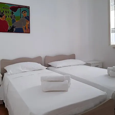 Holiday home Villino Nicole, 150m Baia 6 Posti *