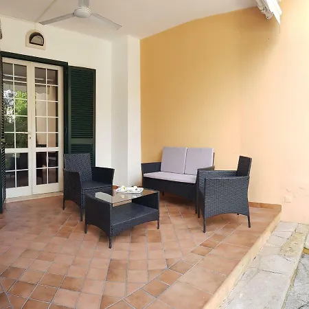 Villino Nicole, 150m Baia 6 Posti * Gallipoli